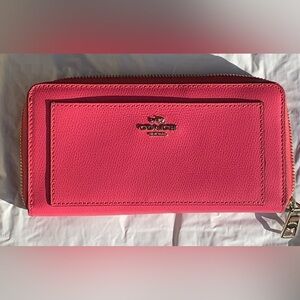 Coach pink Zip-Around Wallet, in fantastic condition!